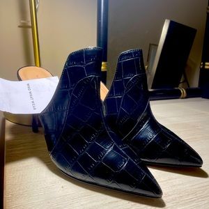 Pointed toe faux crocodile heels - black